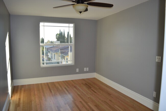 Building Photo - Stylish 2BD Golden Hill Gem | A/C, Bonus R...