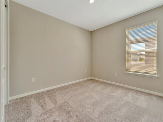 Building Photo - Stunning 3 Bed/ 2.5 bath + Den - New Build...