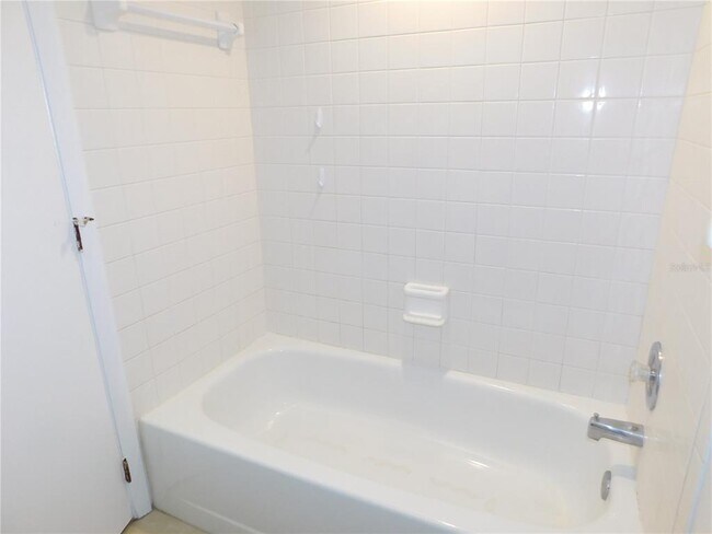 Building Photo - 510 Meadow Ln