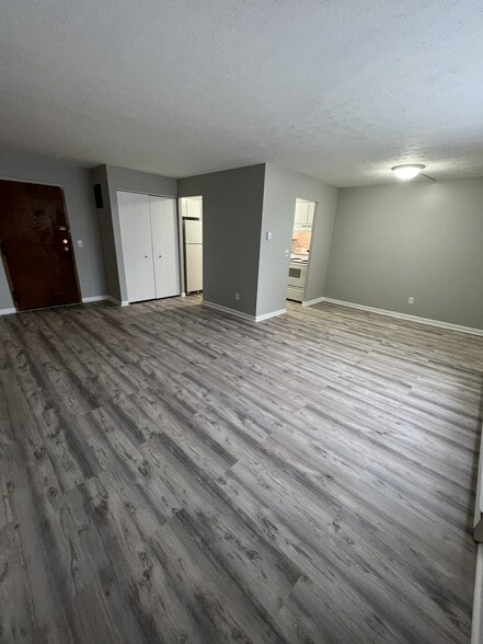 Building Photo - Hamburg Heights