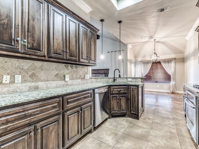 Building Photo - Charming home in Deer Creek Schools + Lone...