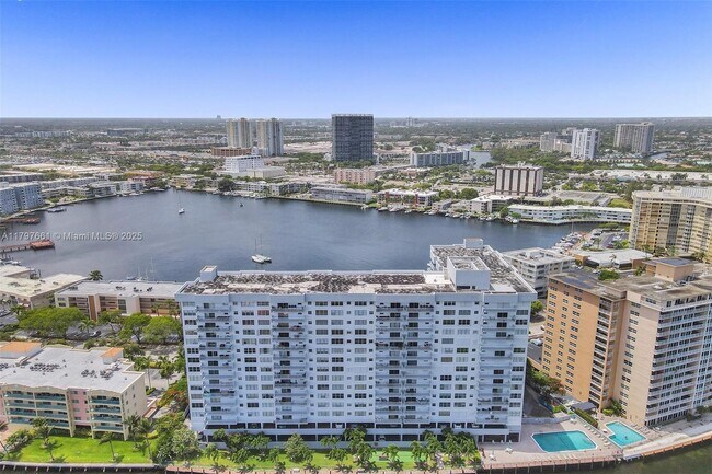 Building Photo - 137 Golden Isles Dr
