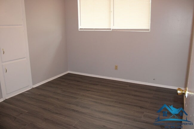 Building Photo - For Rent - 2 Bed/1 Bath Duplex by Base