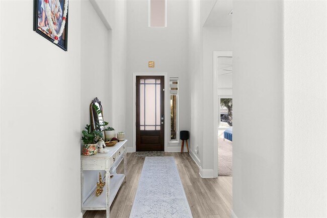 Building Photo - 3203 Scenic Valley Dr