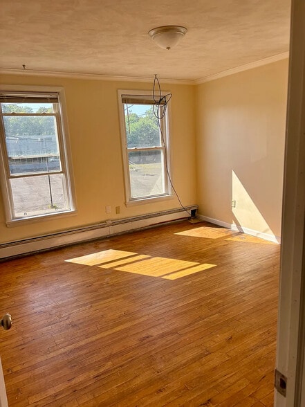 Building Photo - 192 Front St