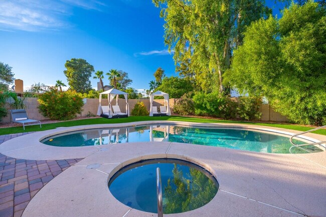 Building Photo - 12202 N 60th St