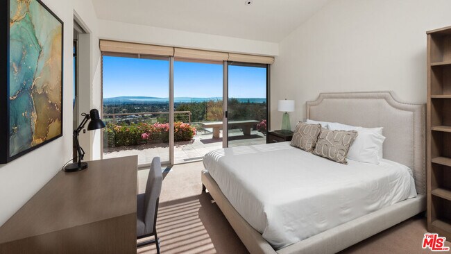 Building Photo - 1827 Westridge Rd