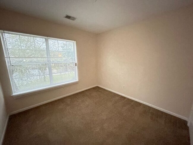 Building Photo - 5 Elders Pond Ct