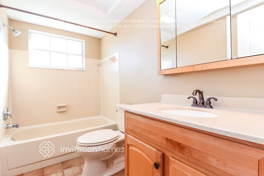 Building Photo - 12206 Meadowbrook Ln