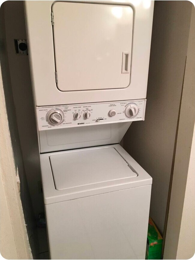 Building Photo - 2-112 S Florence St