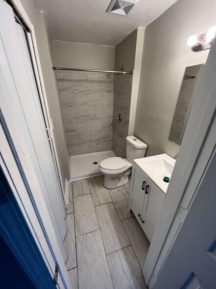 Building Photo - 3575 Oakvale Rd