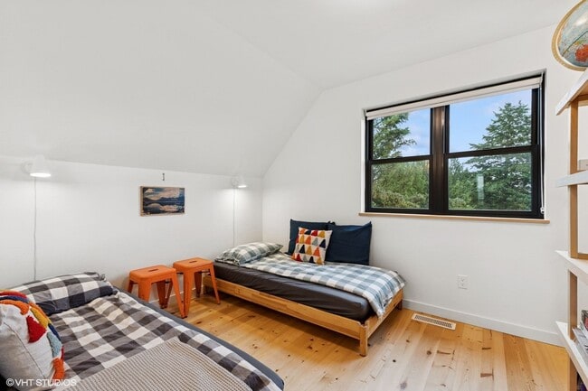 Building Photo - Furnished 2 Bed 2 Bath Columbia Falls Home