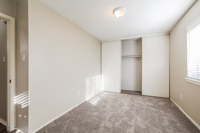 Building Photo - 8215 Eastern Bluebird Dr