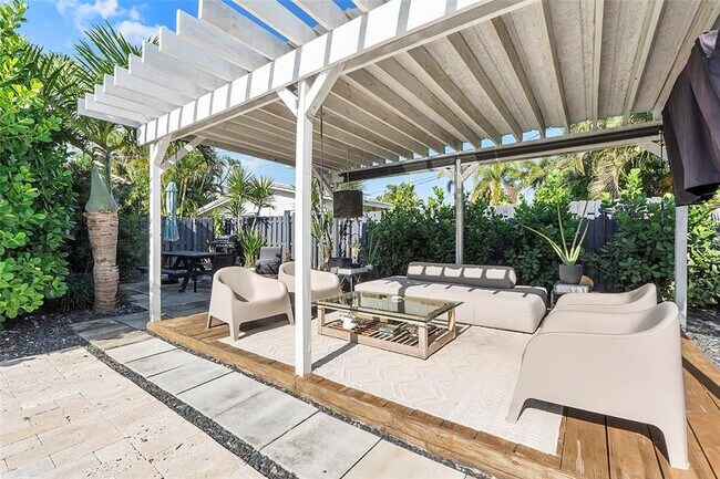 Building Photo - 5260 NE 17th Terrace