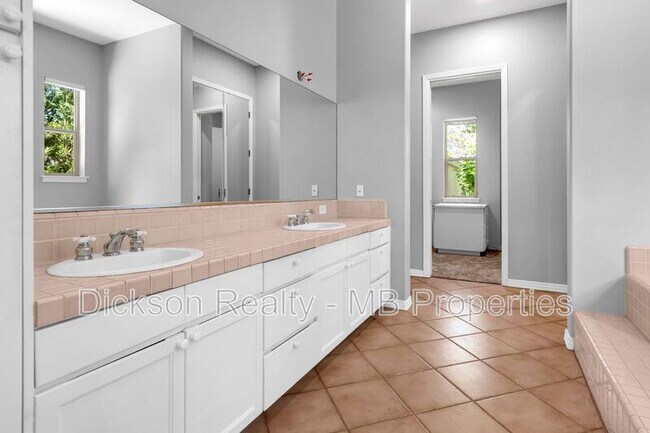 Building Photo - 4440 Juniper Trail