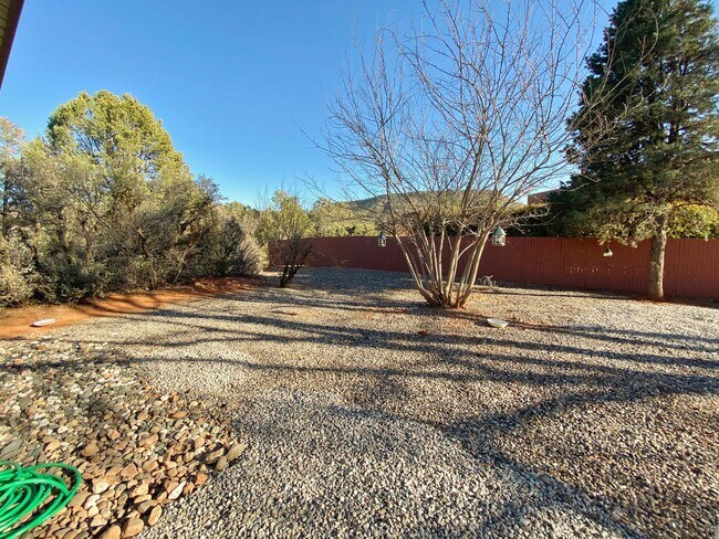 Building Photo - HOUSE - VILLAGE OF OAK CREEK