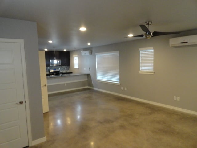Building Photo - 1026 N Denver Ave