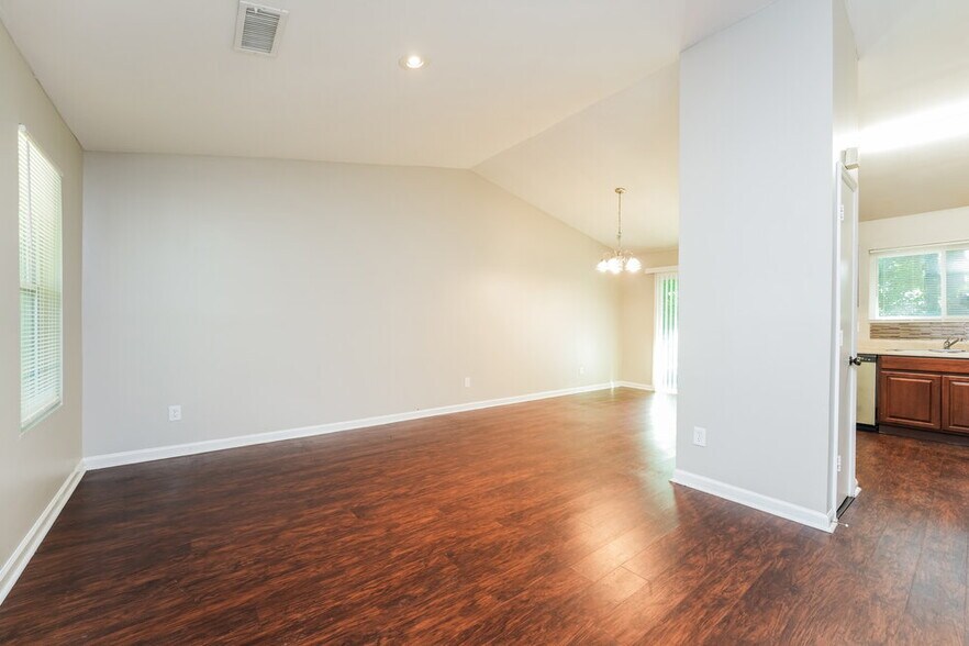 Building Photo - 5394 Greenhedge Ct