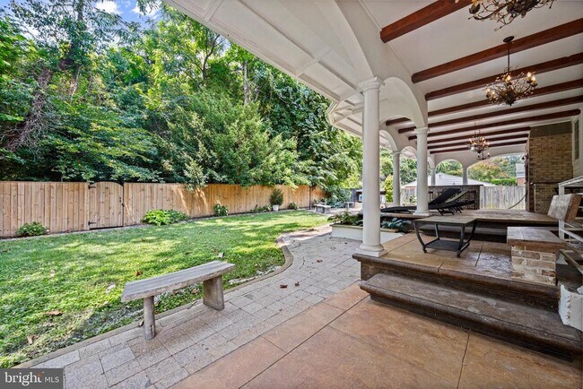 Building Photo - 9715 Singleton Dr