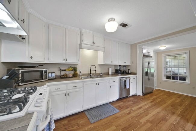 Building Photo - 1607 Libbey Dr