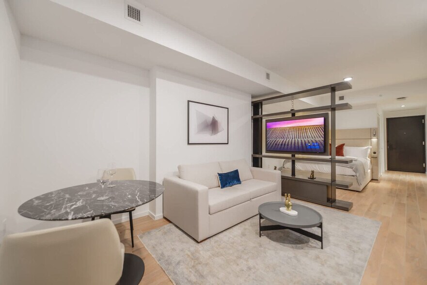 Building Photo - 398 NE 5th St