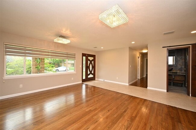 Building Photo - 2127 Lamonte Ln