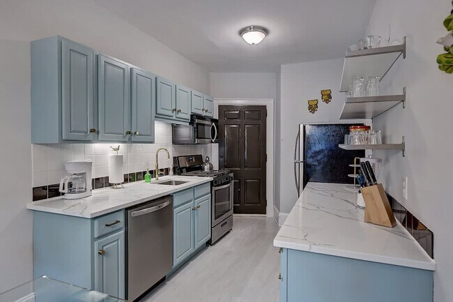 Building Photo - 518 Lamar Ave