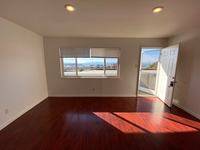 Building Photo - 841 Solano Ave