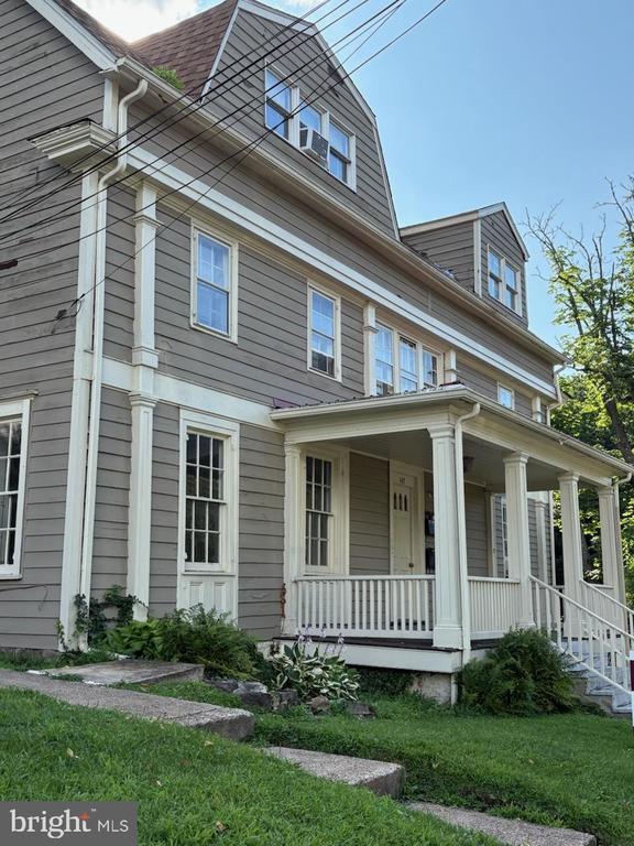 Building Photo - 147 S Main St