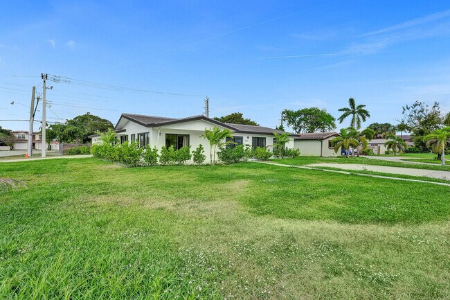 Building Photo - 5501 NE 18th Terrace