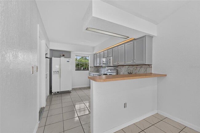 Building Photo - 913 San Rafael Way