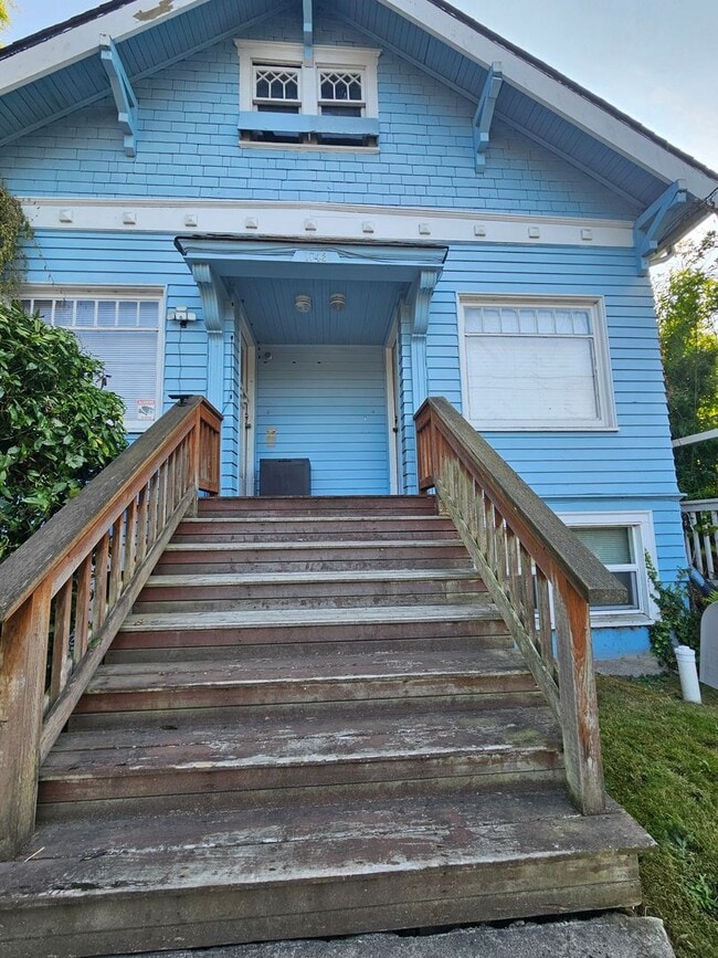 Building Photo - Private Complete Oasis steps from the Brem...