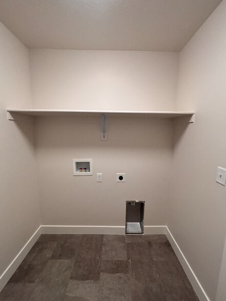 Building Photo - 655 S 85 E