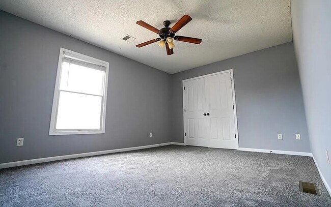 Building Photo - 853 E 167th Ct