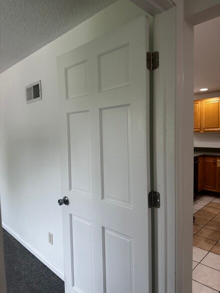 Building Photo - 527 Marie Ln
