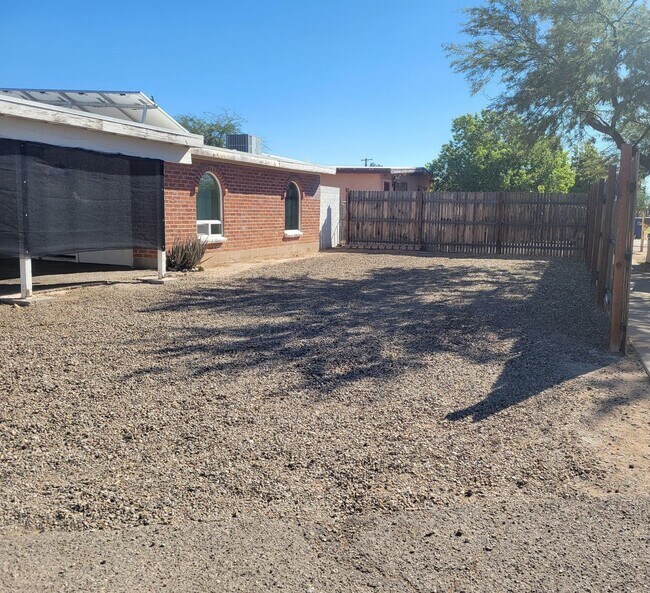 Building Photo - 3 bedroom/2 Bath with added Studio