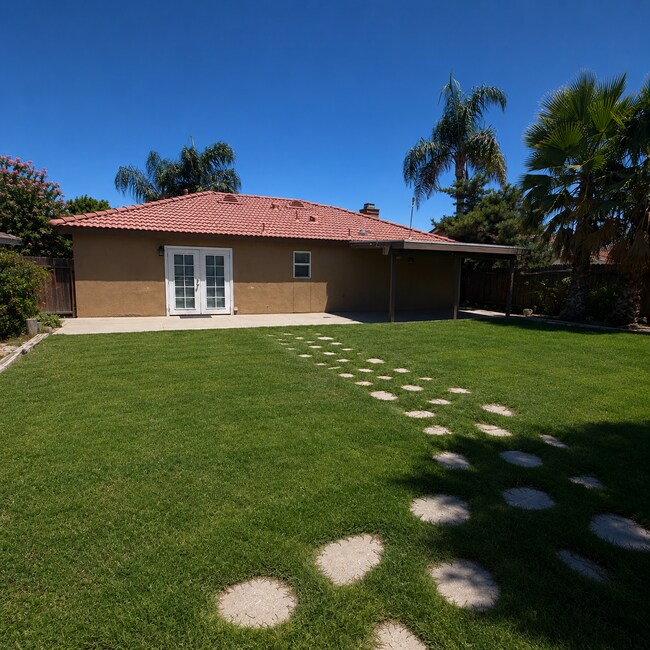 Building Photo - FOR RENT – Charming 3 Bedroom, 2 Bathroom Home in Southwest Bakersfield $2150