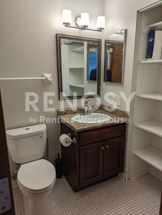 Building Photo - Available now - downtown Saint Paul Views - 1 Bed/1Bath Condo