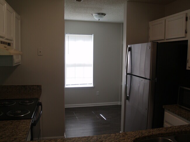Building Photo - 2832 Iron Gate Ln