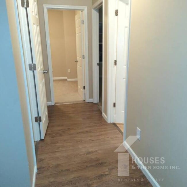 Building Photo - 515 Fairview Rd