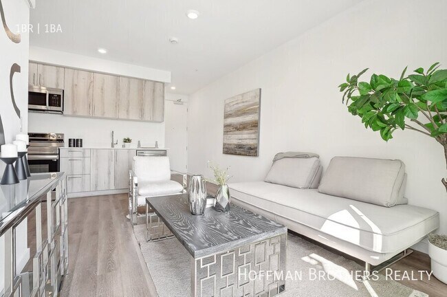 Building Photo - 224 N Alvarado St