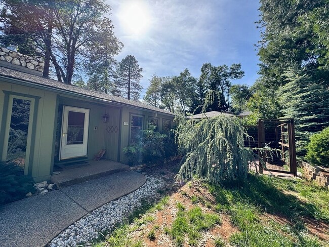 Building Photo - 4-bed 3-bath home in Nevada City!