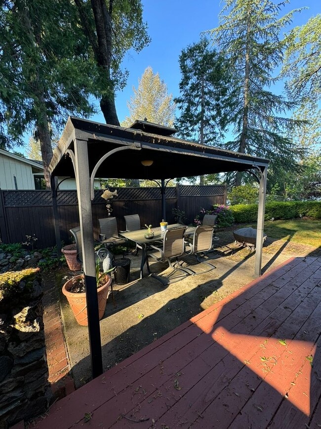 Building Photo - Beautiful Lake View Home for Rent in Lake of the Pines 3 Bed | 2 Bath | 1,775 Sq Ft