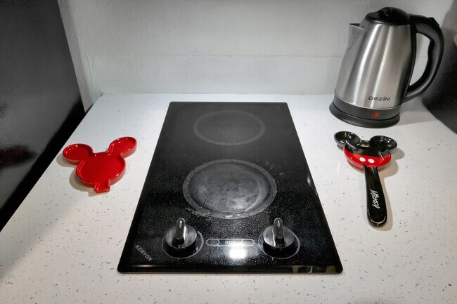 Building Photo - 8303 Palm Pkwy