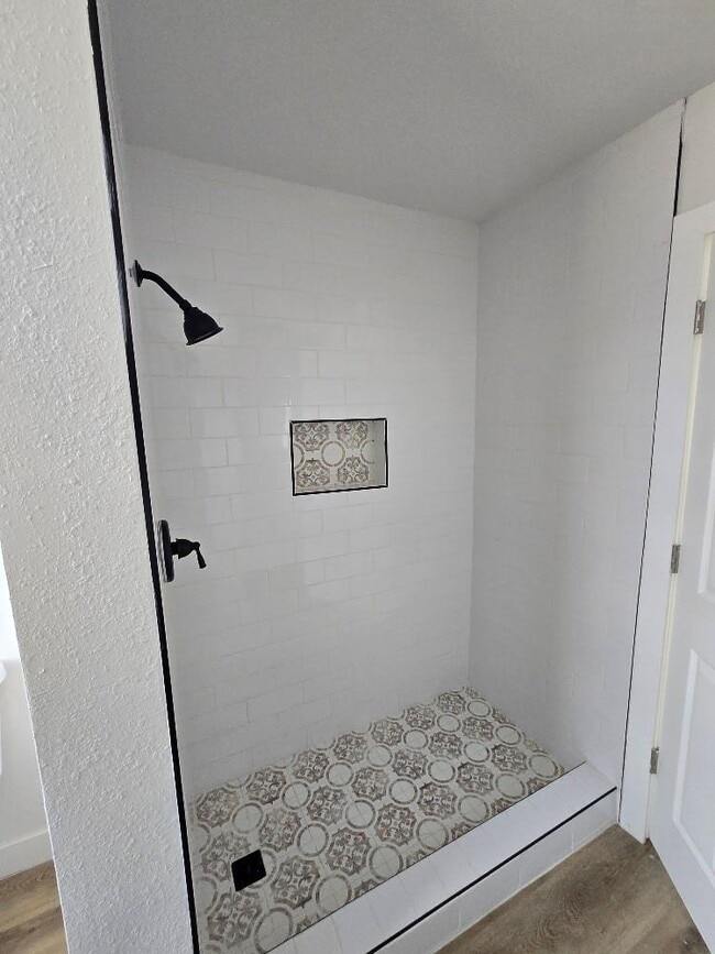 Building Photo - 270 W Patricia Ln