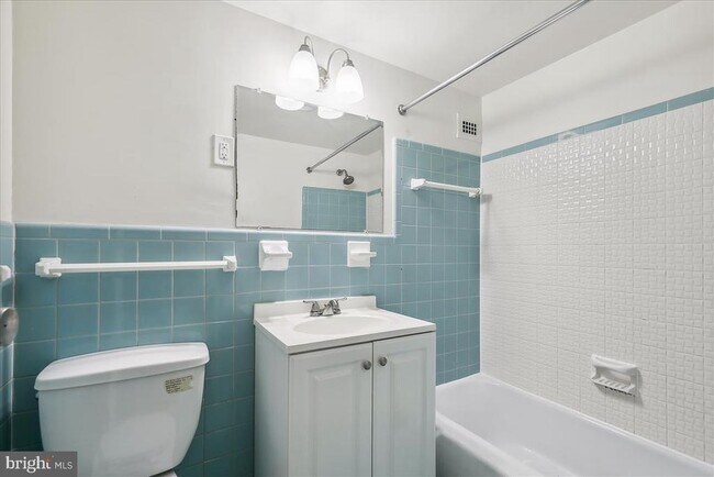 Building Photo - 10401 Grosvenor Pl