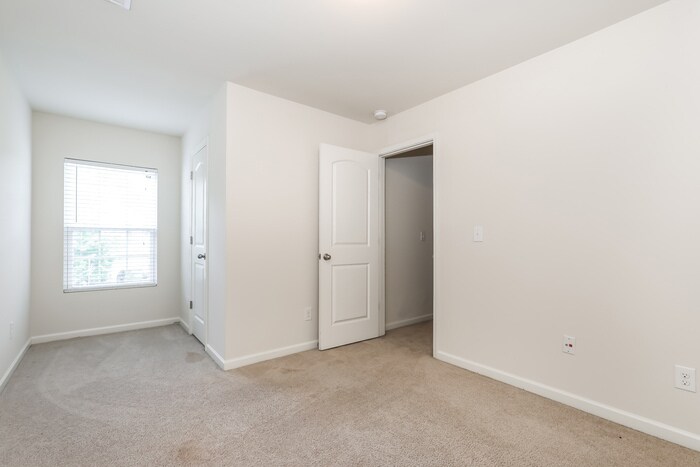 Building Photo - 1300 Forsythia Wy