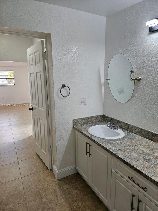 Building Photo - 2631 Gulfstream Dr