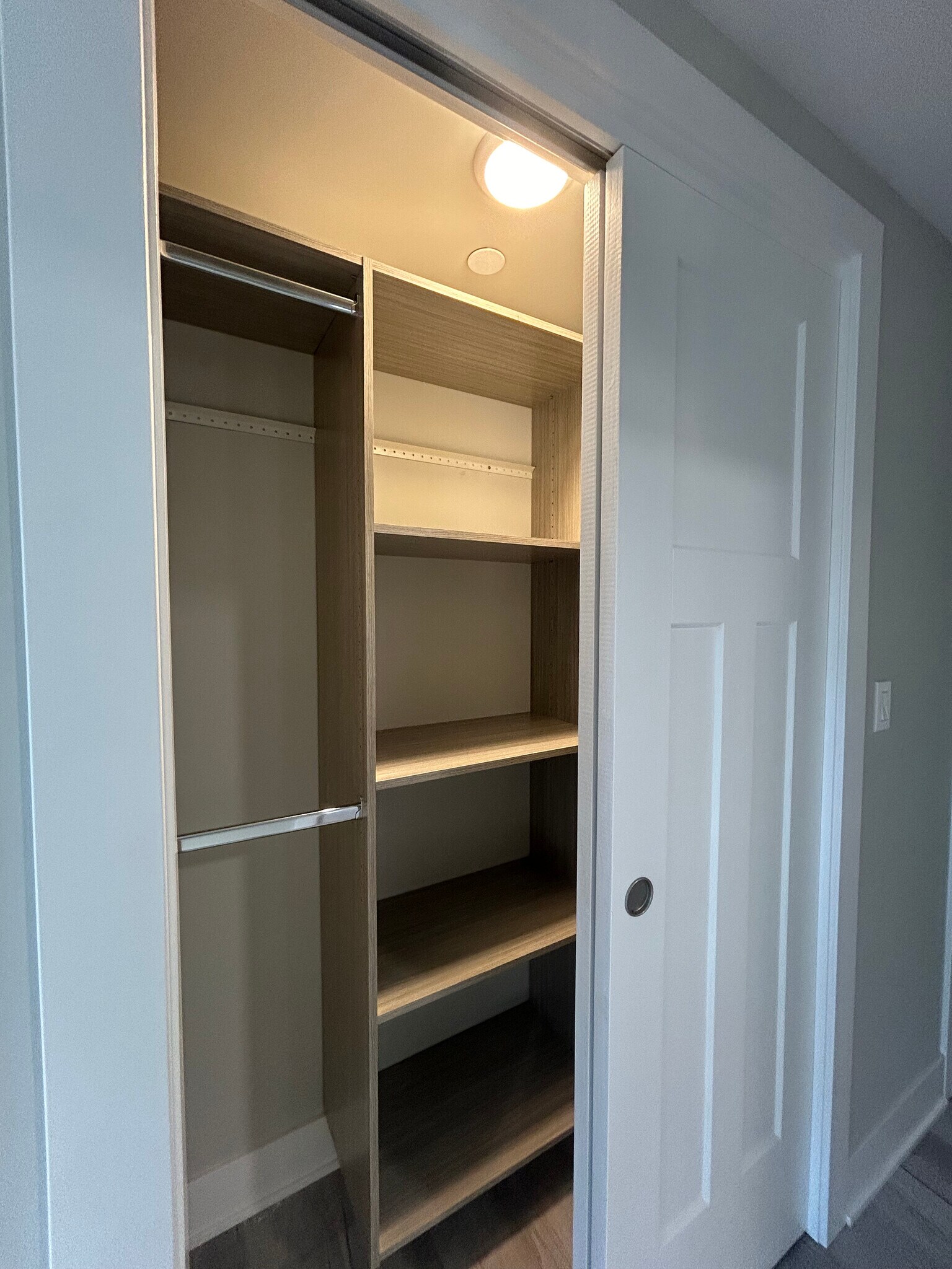 Building Photo - 1131 Oak Ave