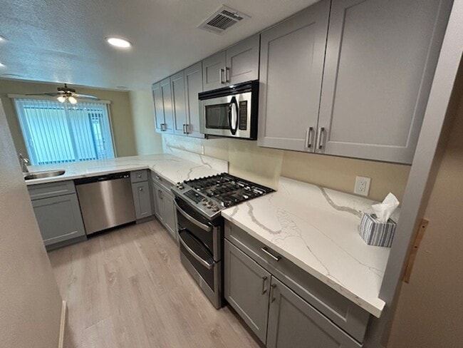Building Photo - Beautiful Newly Remodeled 2 Bedroom 2 Bathroom Condo in SE Visalia!